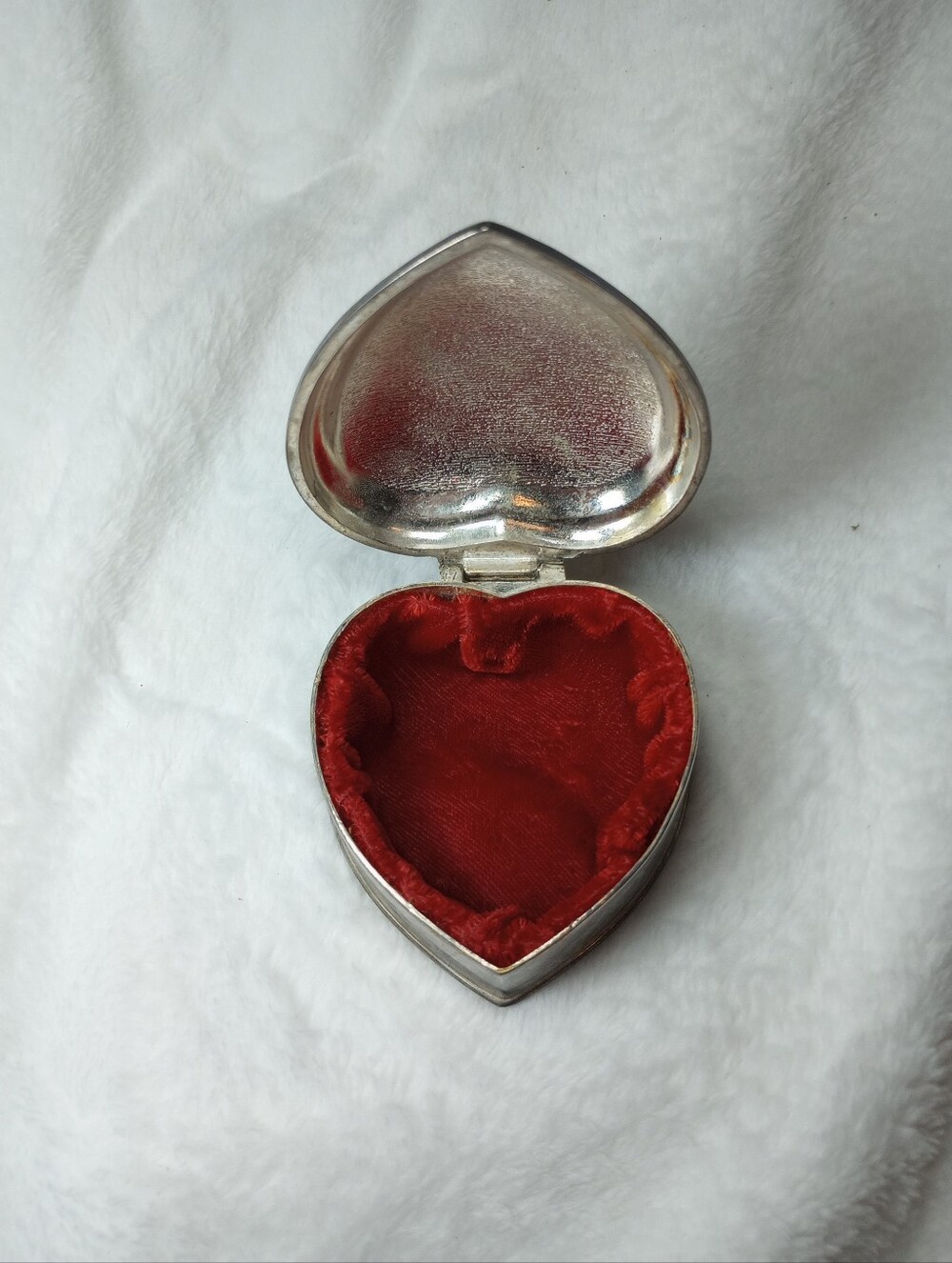 Elegant Vtg Heart Shaped Trinket Box Victorian Jewelry Velvet Lined Antique MCM